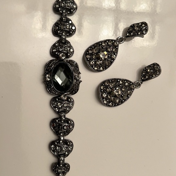 Bittersweet- Black Stone Bracelet and Earring Set - Picture 3 of 3